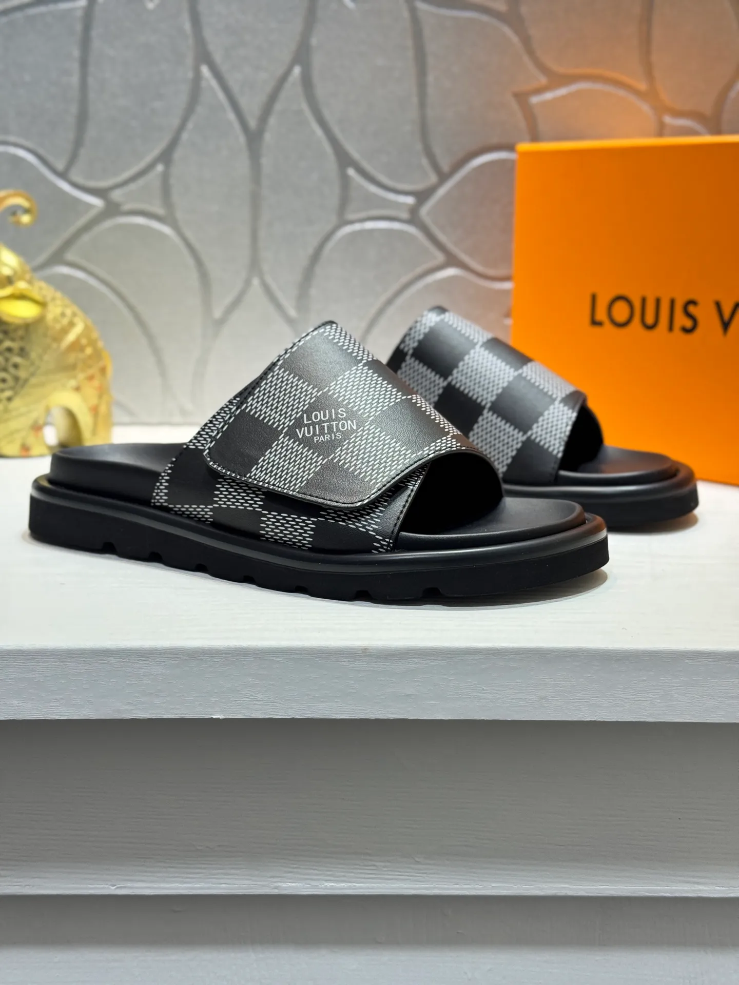Men's Men's Shoes💰360 [New Style]🦇🦇Top Original [Louis Vuitton] Slippers for Couples👫Spring and Summer Style🎯🎯As an active family in the fashion industry ⭐ Lv takes bold innovation as its true nature ⚡Fabric and floral with hardware🔥Clean and neat ⚡Fashionable and elegant🌹Multiple colors available Size: 36-44 (45. Customized